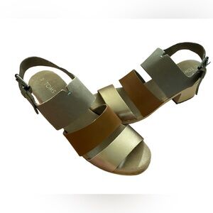 NWOT Women’s TOMS Phoebe Clogs Size 9.